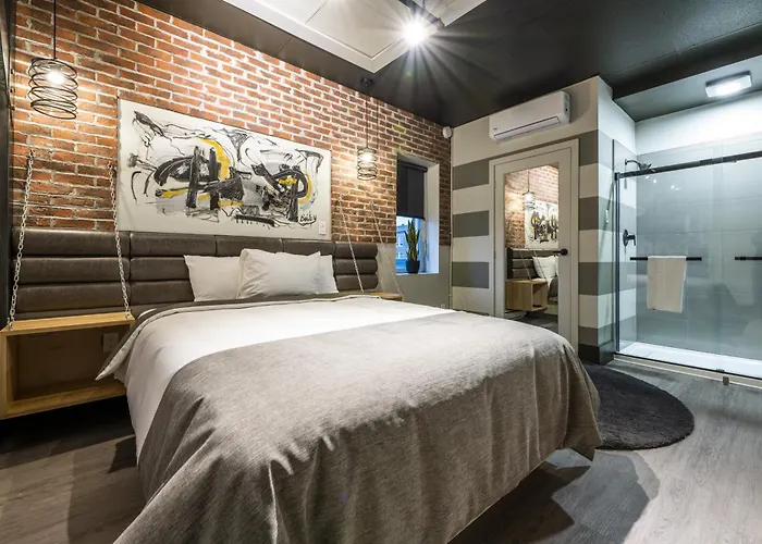 La Suite Hotel